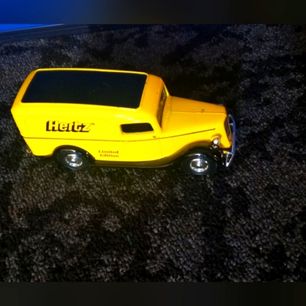 Ford 1936 hertz van Limited Edition Yellow Toy Delivery Van minor imperfections